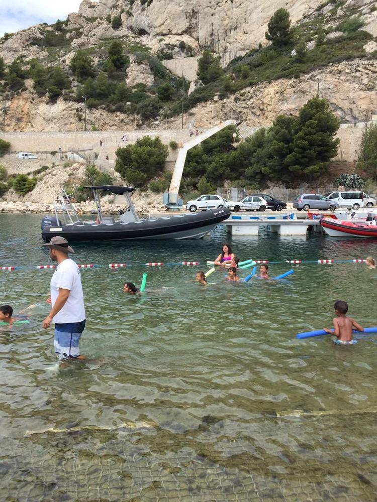 Apprentissage de la natation en mer