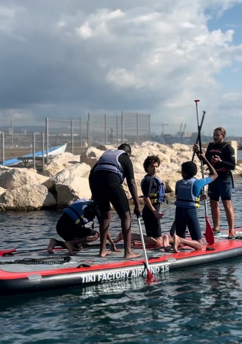 activités aquatiques en pleine mer paddle